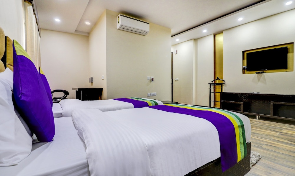 hotel grand manor