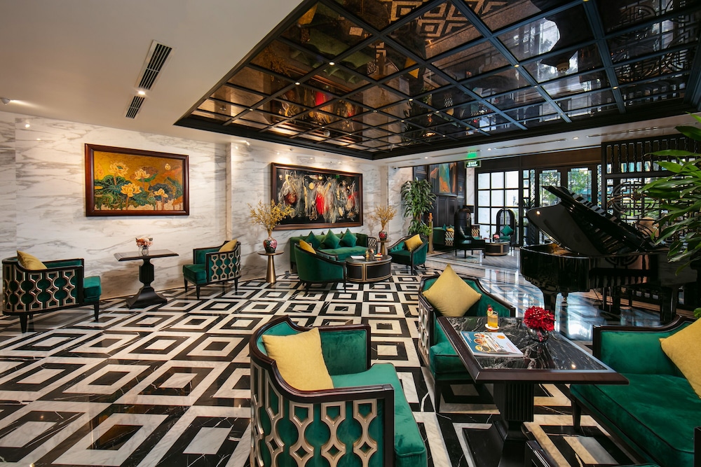 leah silk hotel