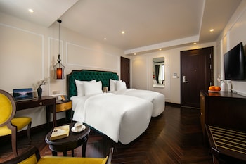 leah silk hotel