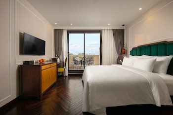 leah silk hotel