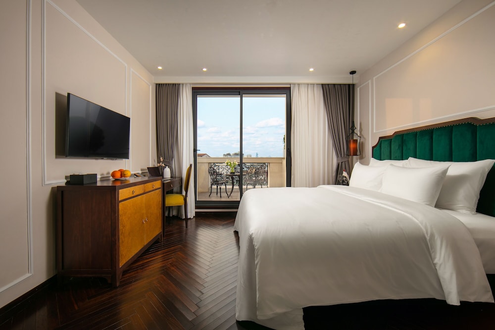 leah silk hotel