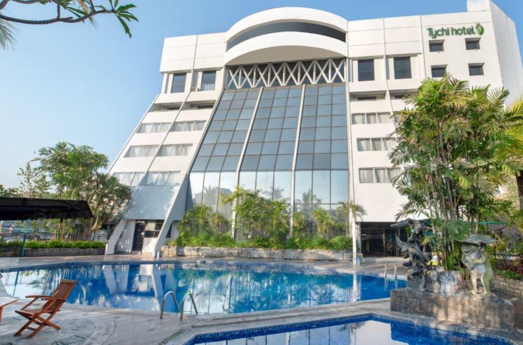 lux tychi hotel malang