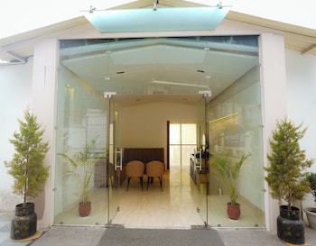 Green Castle Mall Road,Mussoorie>>Dehradun,3 star