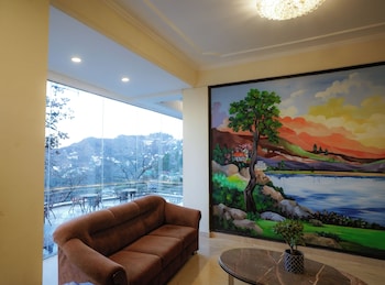 Green Castle Mall Road,Mussoorie>>Dehradun,3 star