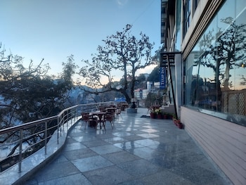 Green Castle Mall Road,Mussoorie>>Dehradun,3 star