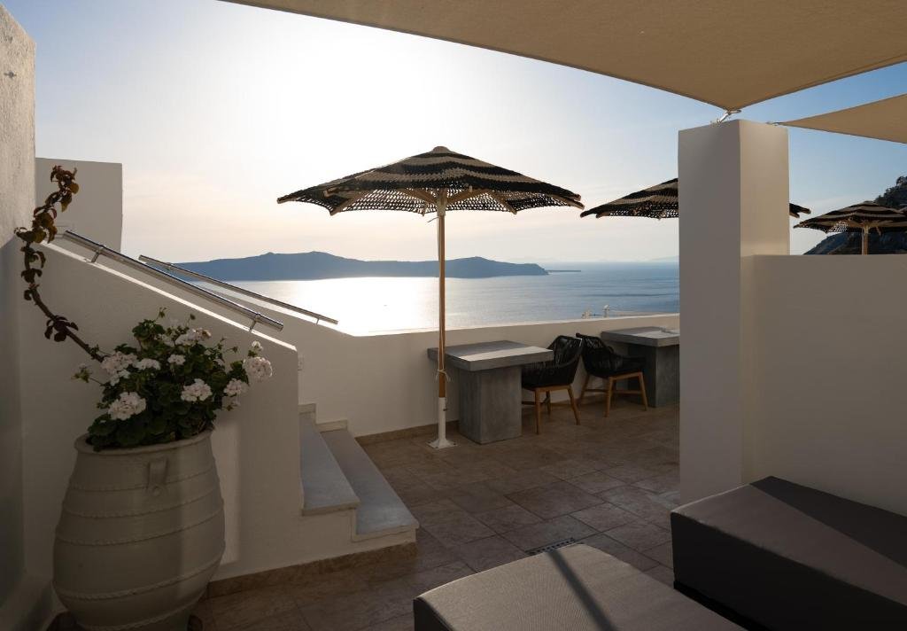 Asha Luxury Suites,Near Museum Of Prehistoric Thira,4 star