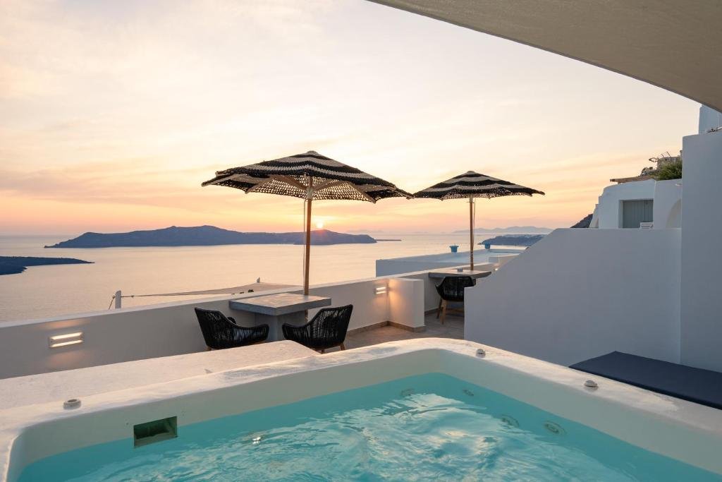 Asha Luxury Suites,Near Museum Of Prehistoric Thira,4 star