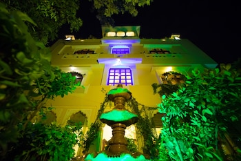 the sunder palace luxury boutique hotel