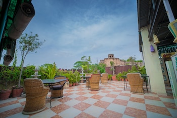 the sunder palace luxury boutique hotel