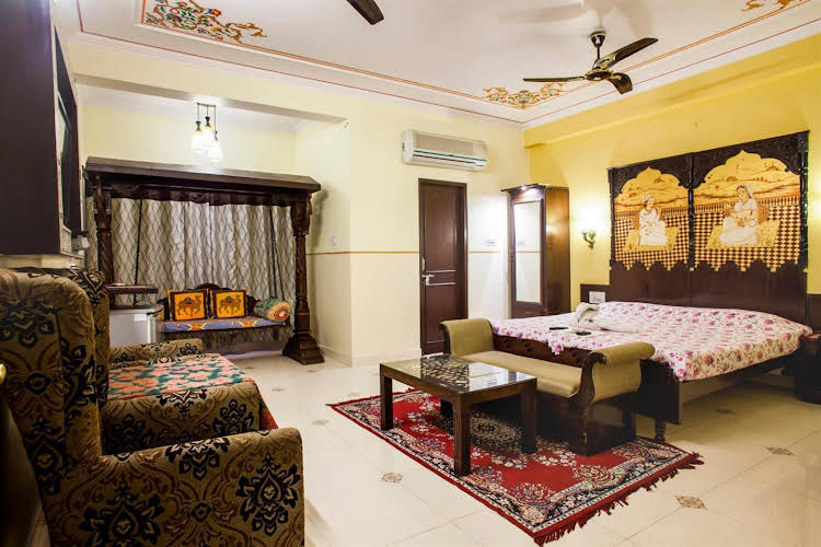 the sunder palace luxury boutique hotel
