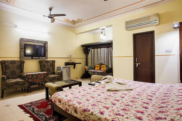 the sunder palace luxury boutique hotel