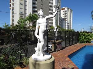 central hillcrest apartment hotel