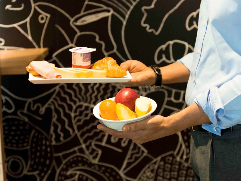 ibis orly chevilly tram 7