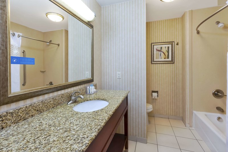 hampton inn detroit southgate