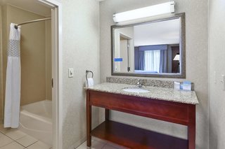 hampton inn detroit southgate