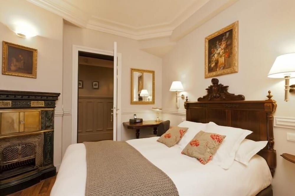 hotel de la porte doree