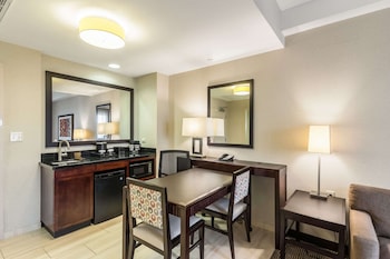 embassy suites newark airport