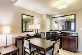 embassy suites newark airport