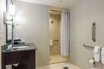 embassy suites newark airport