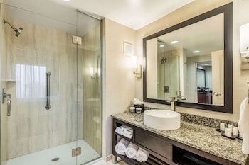 embassy suites newark airport