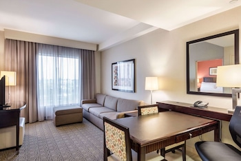 embassy suites newark airport