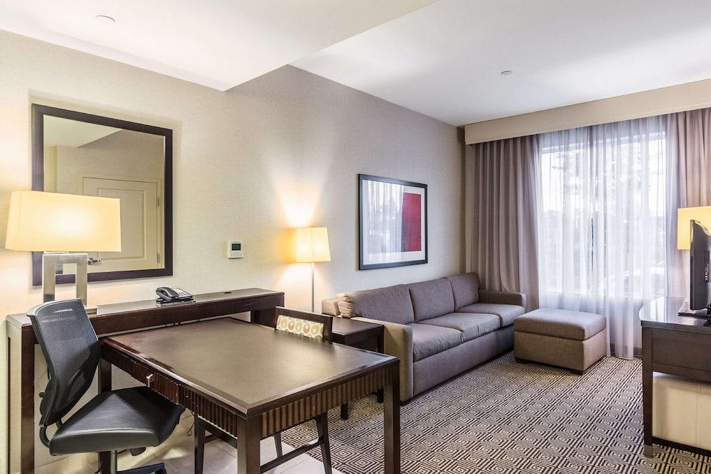 embassy suites newark airport