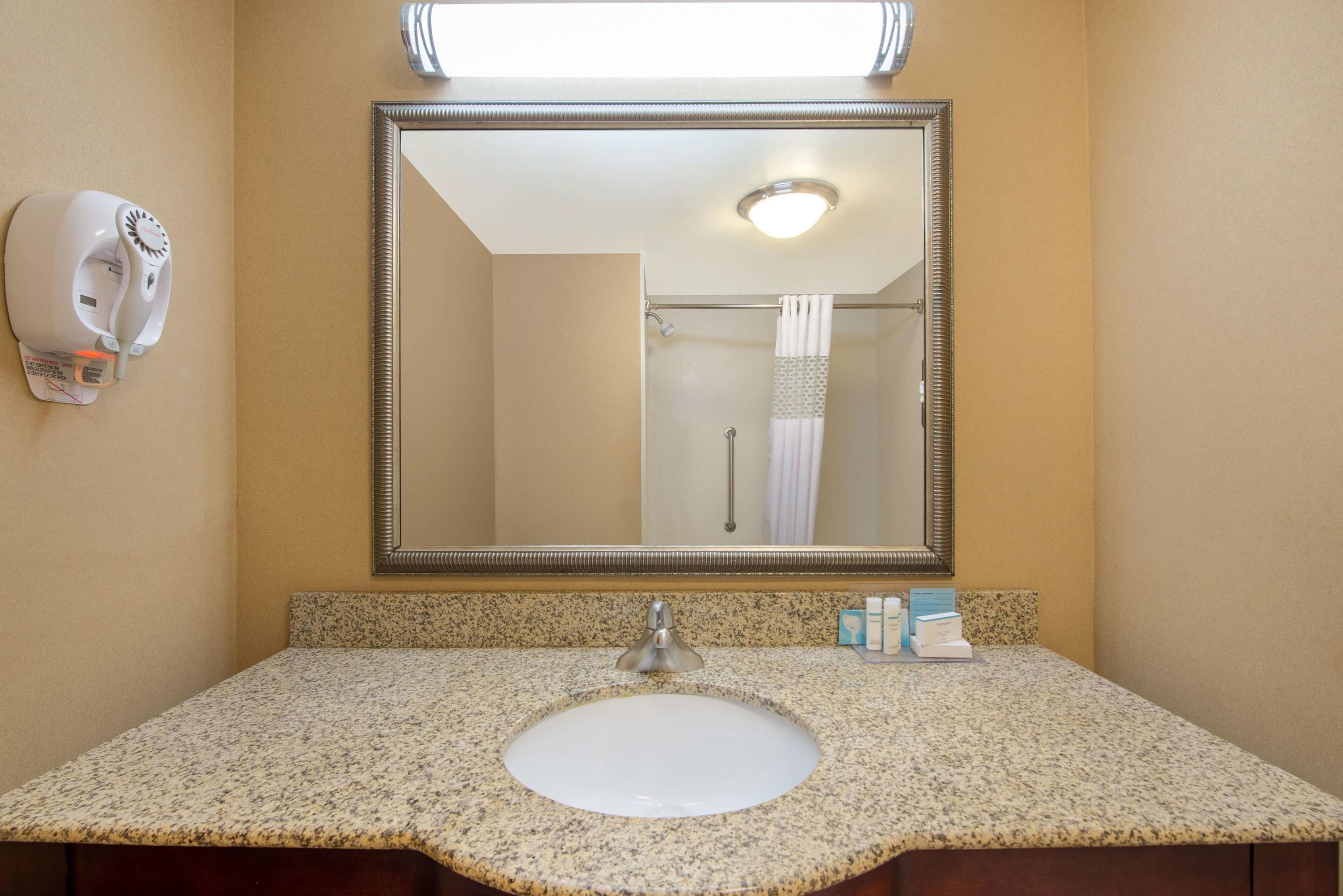 hampton inn and suites oklahoma city south