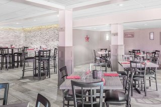 days inn by wyndham springfield phil intl airport