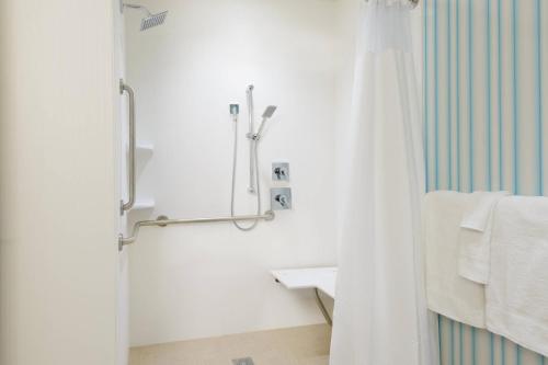 courtyard buffalo downtown canalside