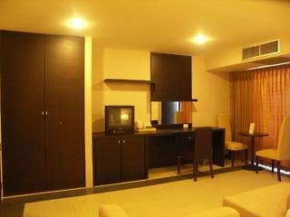 the residence airport and spa