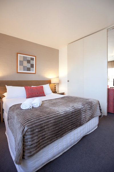 davis avenue apartments