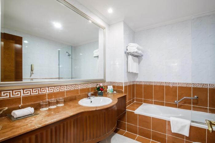 grand excelsior hotel bur dubai