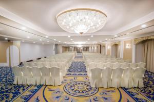 Grand Excelsior Hotel Bur Dubai,Near Zabeel Park,4 star