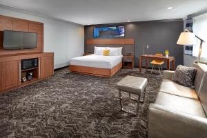 studio inn and suites at promenade downey