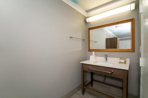 hollywood palms inn and suites