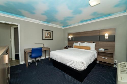 hollywood palms inn and suites