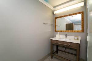 hollywood palms inn and suites