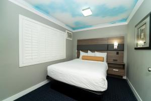 hollywood palms inn and suites
