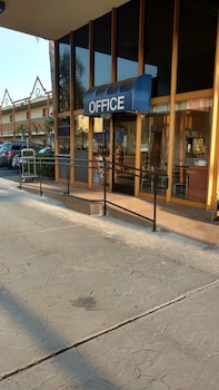 days inn by wyndham los angeles lax venicebch marina delray