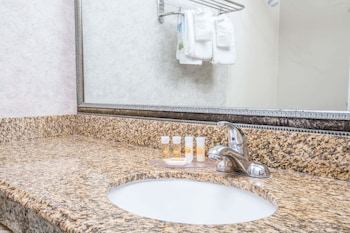 days inn by wyndham los angeles lax venicebch marina delray