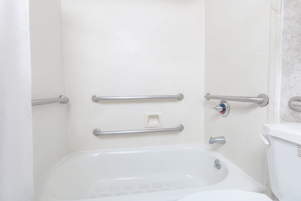 days inn by wyndham los angeles lax venicebch marina delray