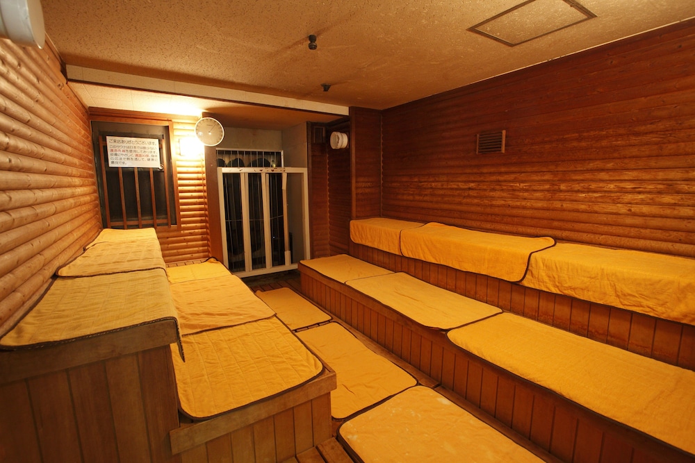 shinjuku kuyakusho mae capsule hotel
