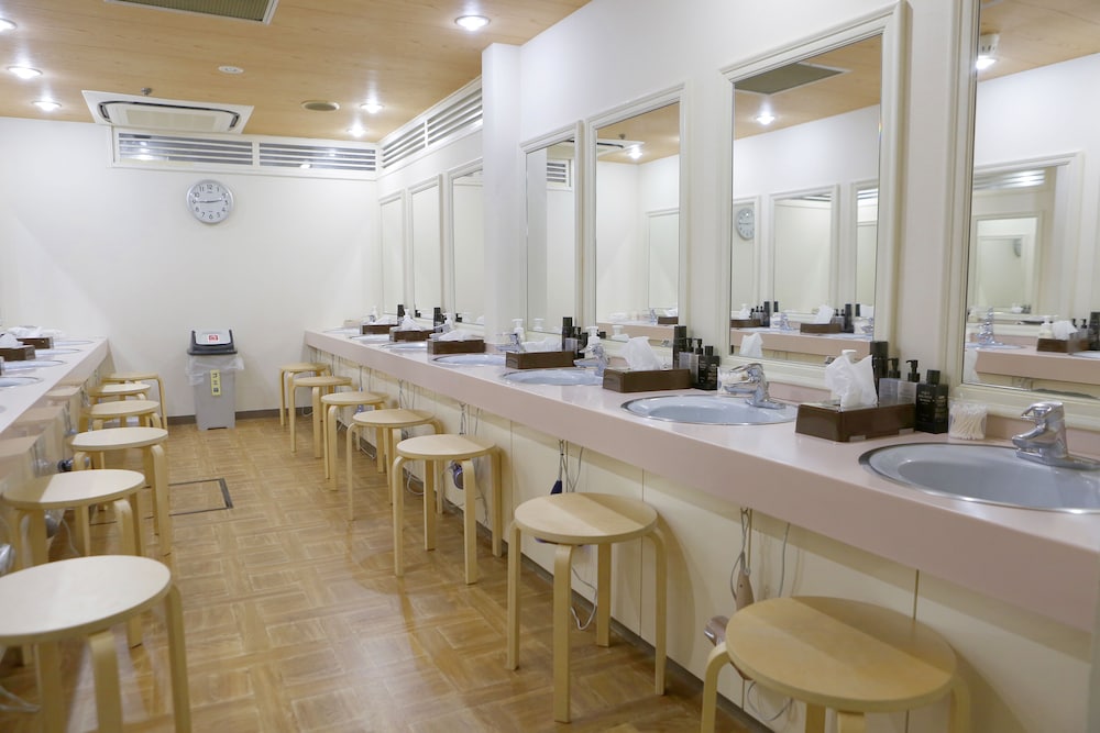 shinjuku kuyakusho mae capsule hotel