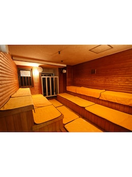 shinjuku kuyakusho mae capsule hotel