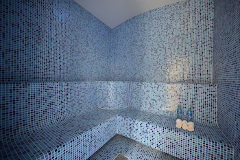 harbour suites hotel adults only