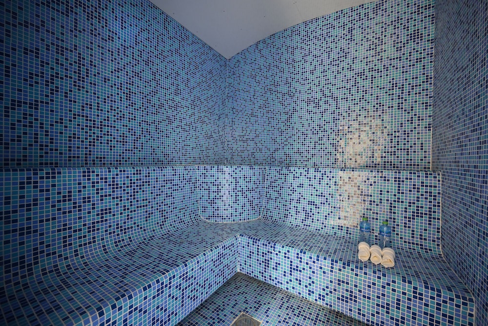 harbour suites hotel adults only