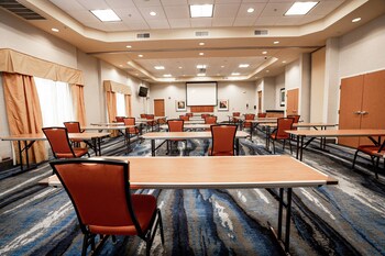 Fairfield Inn & Suites Kearney,Elm Creek>>Clay County,2.5 star