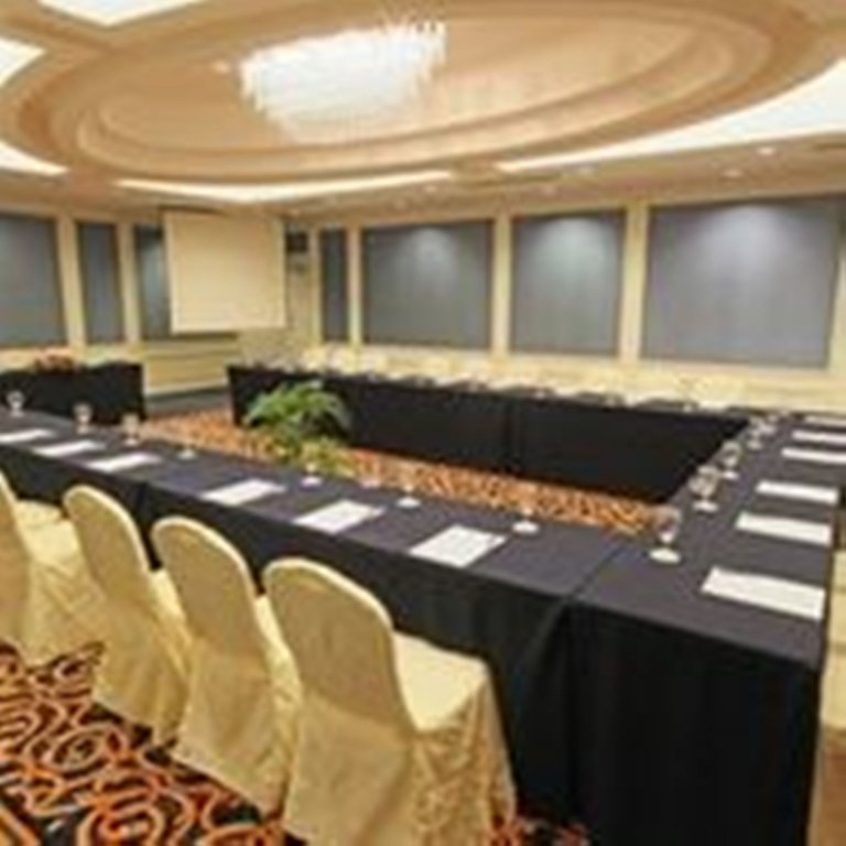 harmoni one convention hotel and service apartments