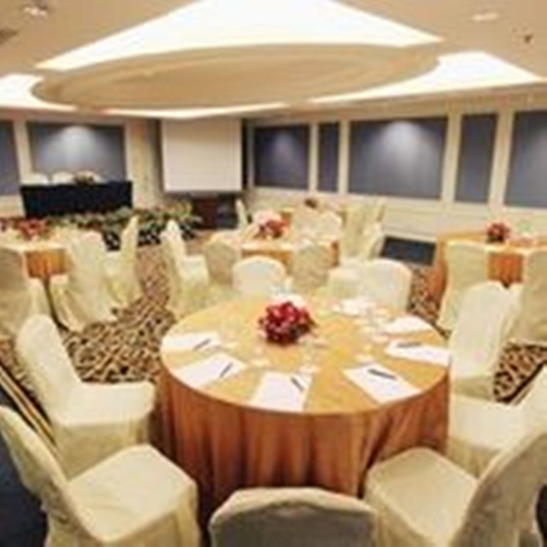 harmoni one convention hotel and service apartments