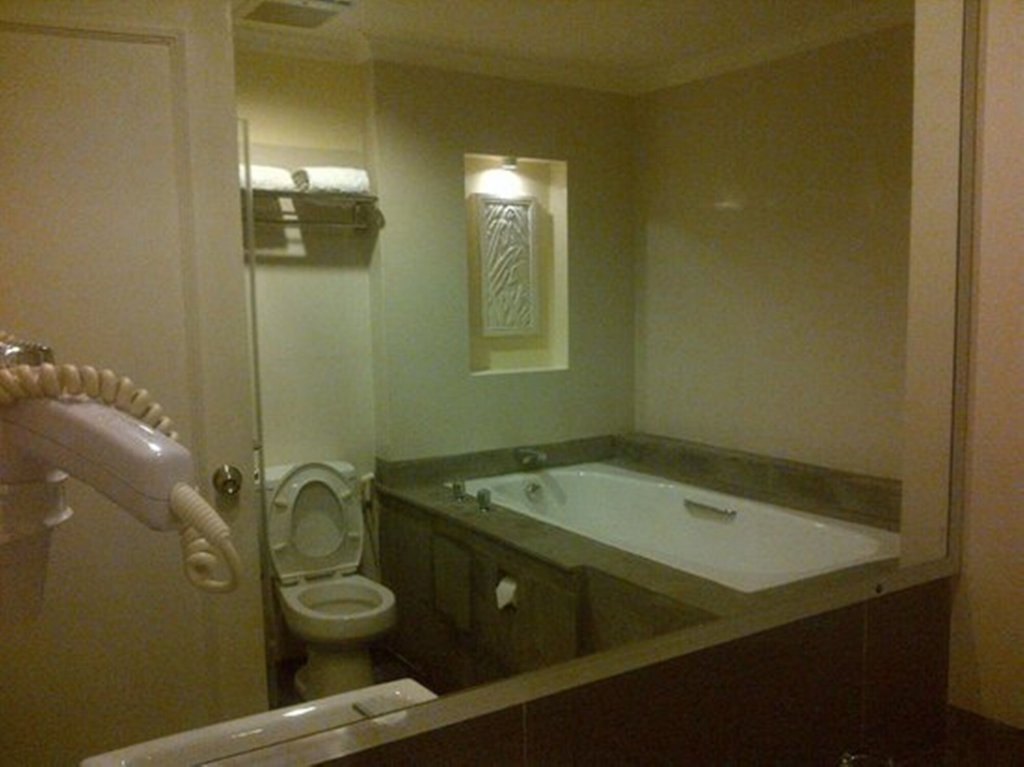 harmoni one convention hotel and service apartments